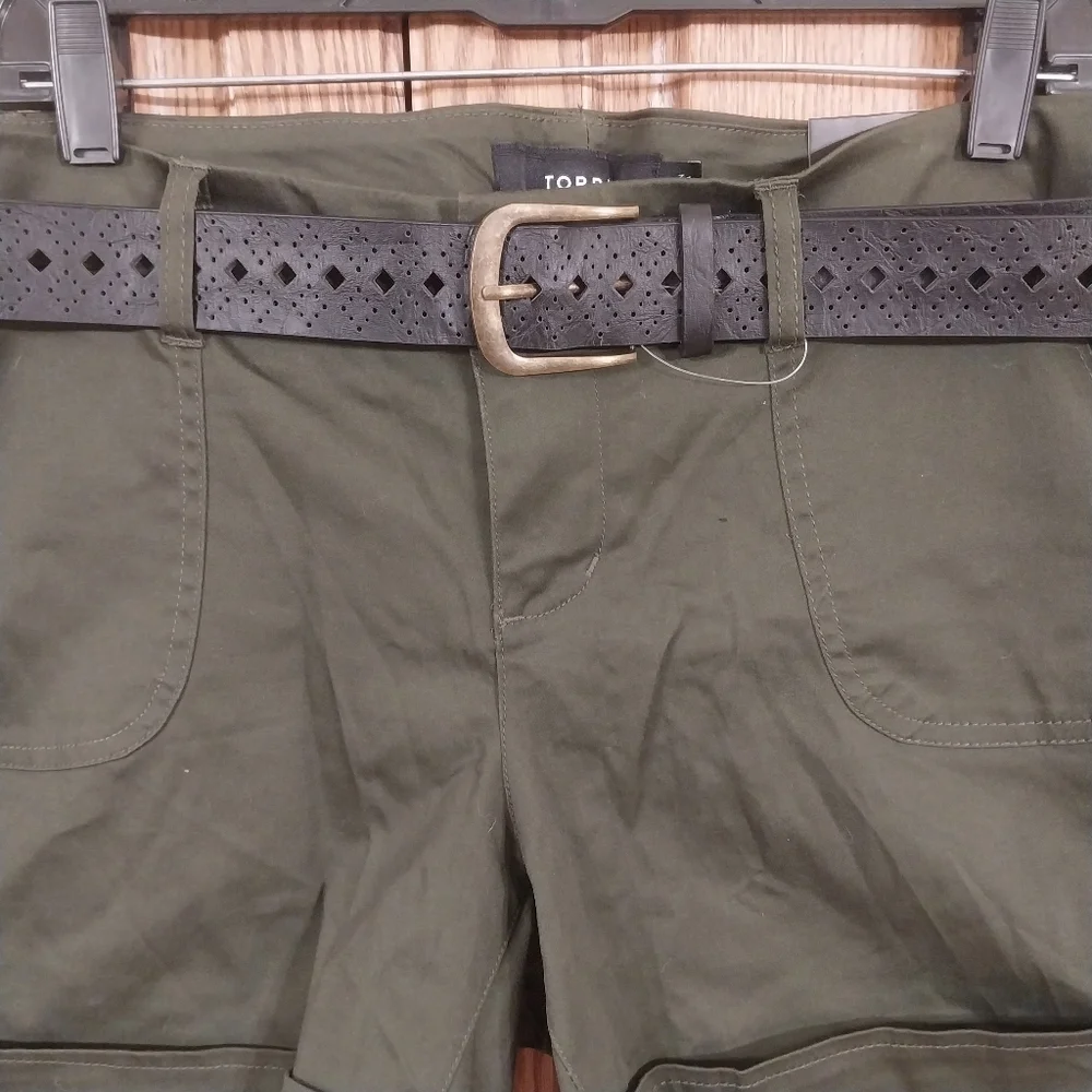 Torrid NWT Women's Belted Sateen 5" Cuffed Shorts Sz 12 Green Stretchy Mid-Rise - Picture 3 of 10